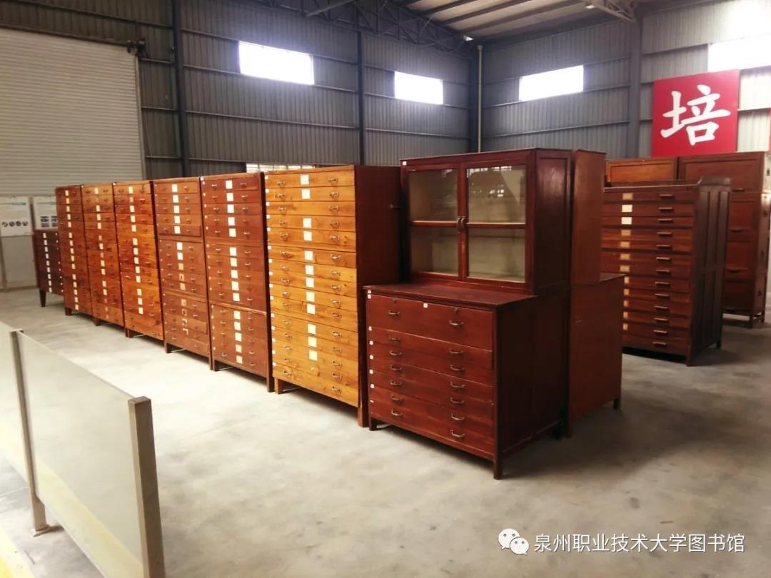 書架1.jpg 書架1.jpg